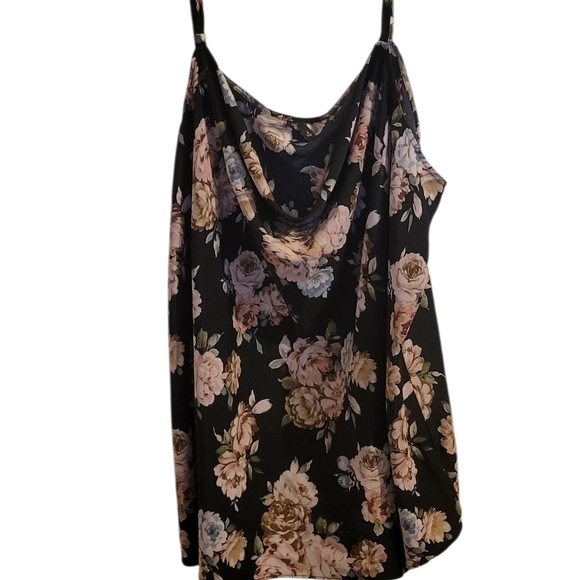 Torrid Floral Black Sleeveless Top NWOT Size 4 - Picture 2 of 4